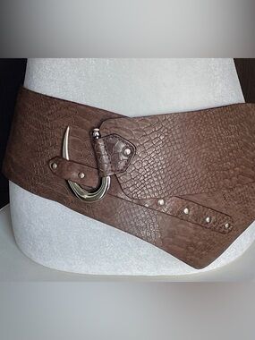 Made in Italy Wide Leather Statement Belt Reptile Embossed Sculptural Hook Waist